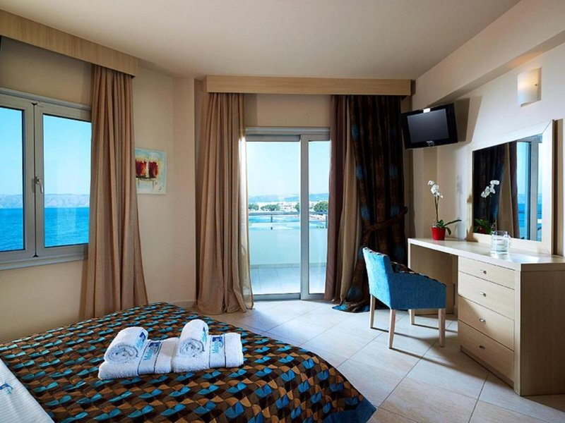 Molos Bay 30