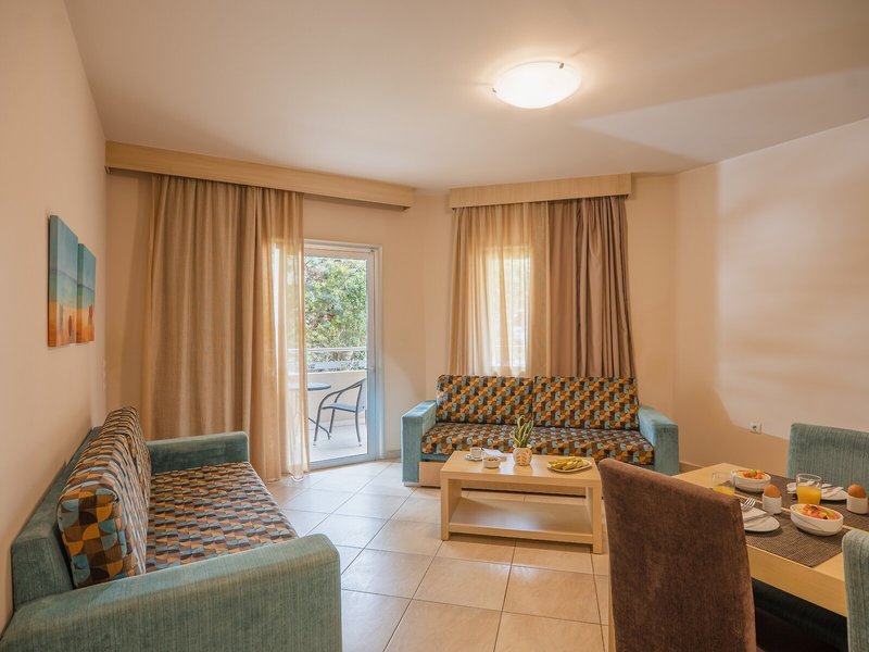 Molos Bay 33