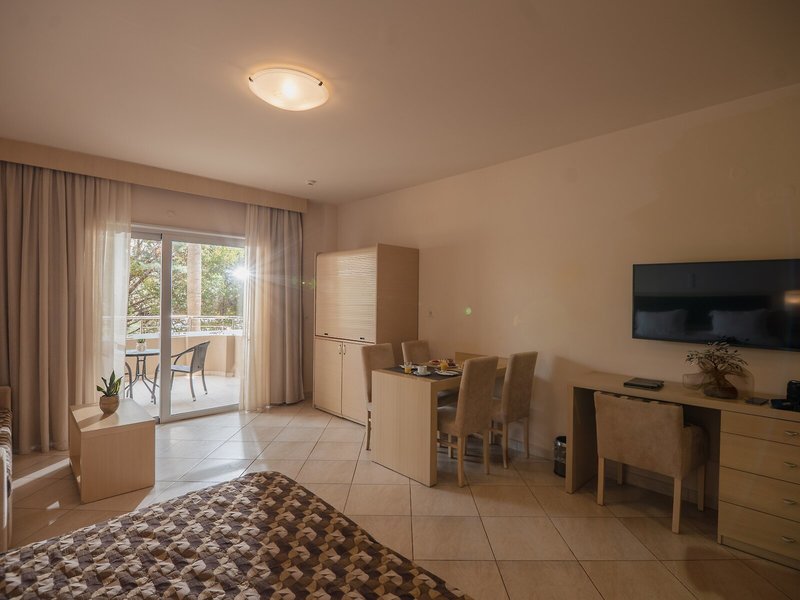 Molos Bay 35