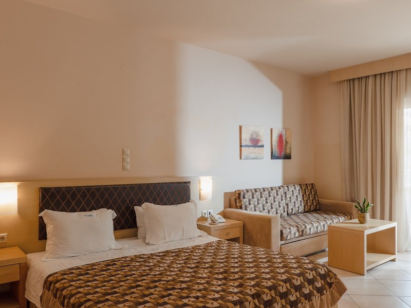 Molos Bay 36