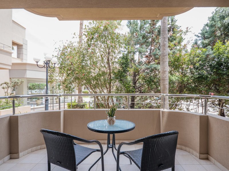 Molos Bay 47