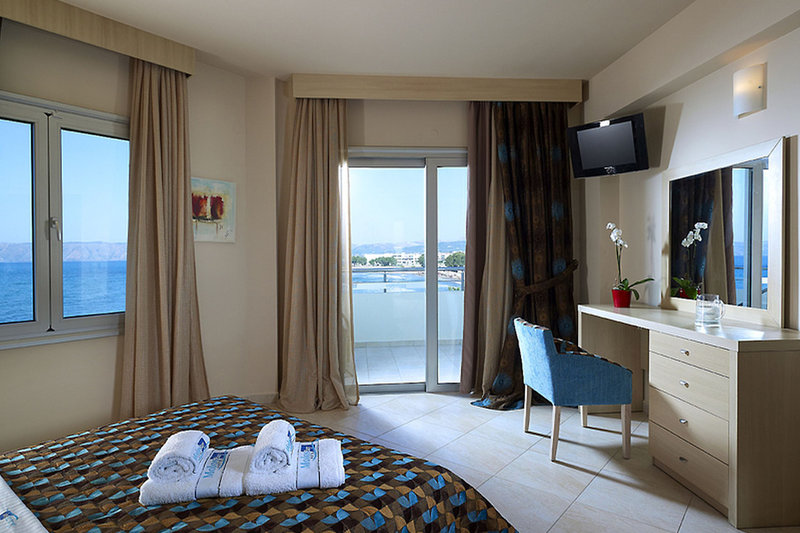 Molos Bay 4
