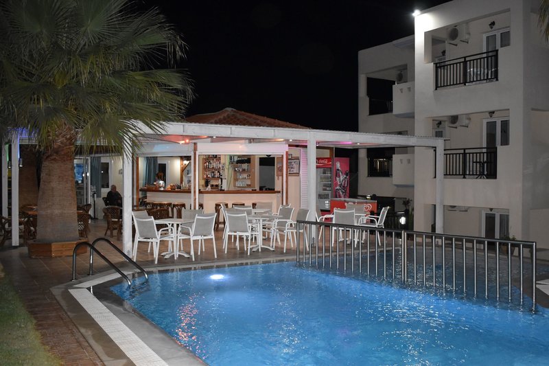 Sunshine Studios & Apartments 3