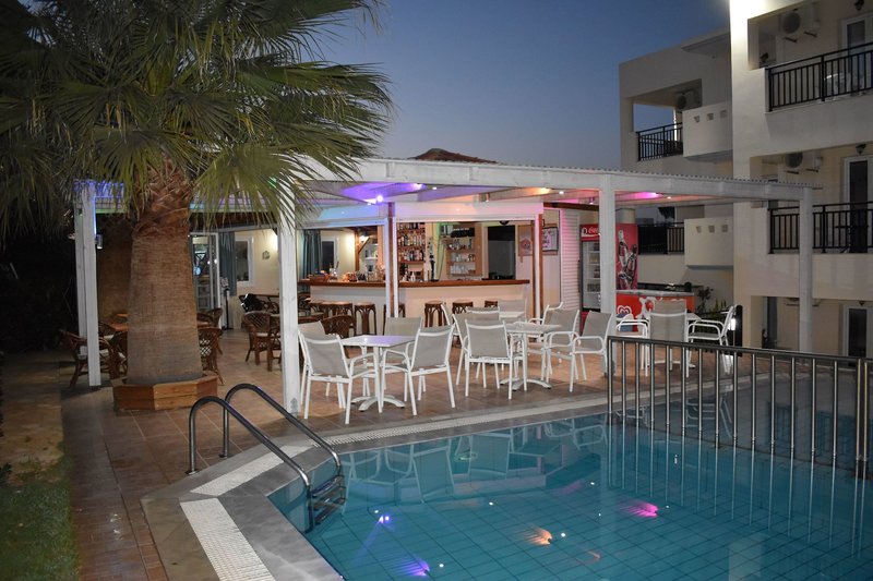 Sunshine Studios & Apartments 5