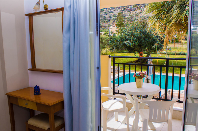 Sunshine Studios & Apartments 11