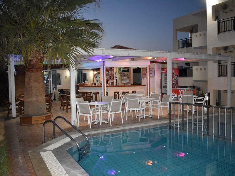 Sunshine Studios & Apartments 4