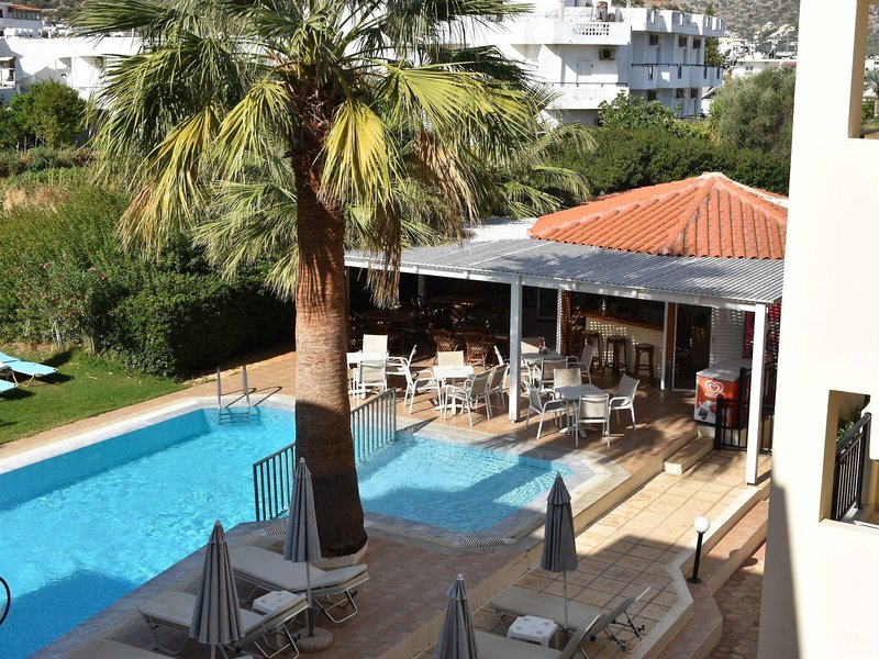 Sunshine Studios & Apartments 7