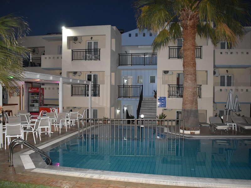 Sunshine Studios & Apartments 8