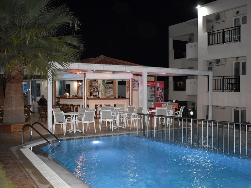 Sunshine Studios & Apartments 9