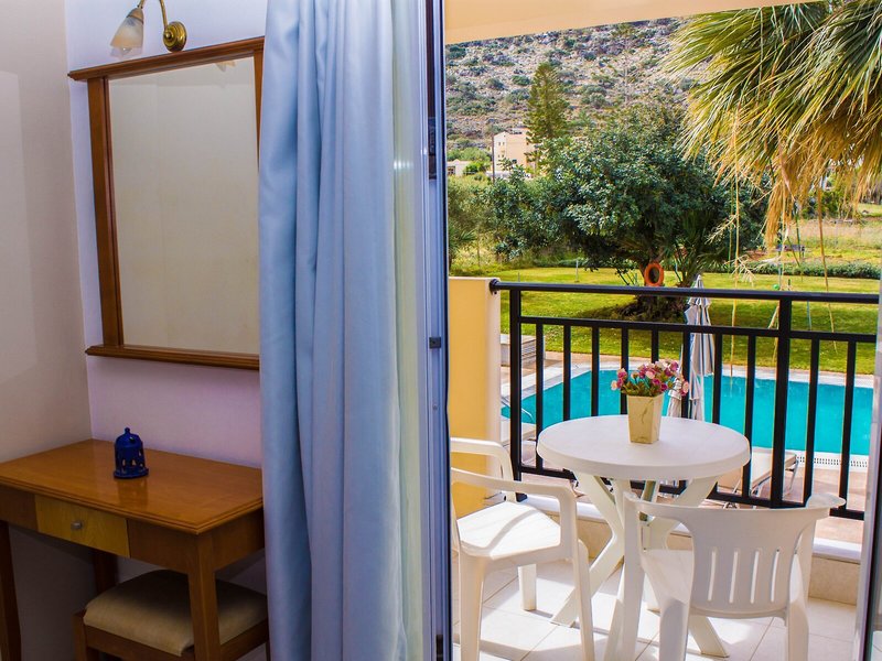 Sunshine Studios & Apartments 11