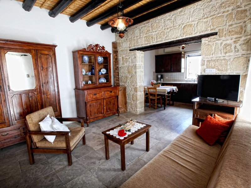 Leonidas Village Houses 25 - Room Example