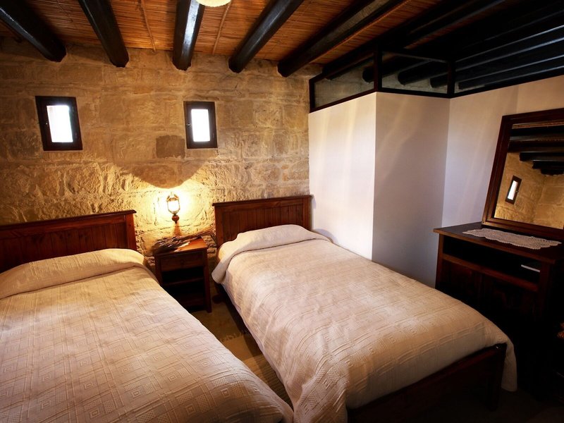 Leonidas Village Houses 26 - Room Example