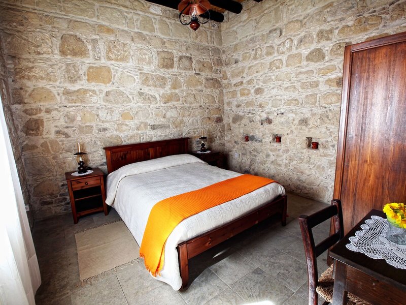 Leonidas Village Houses 27 - Room Example