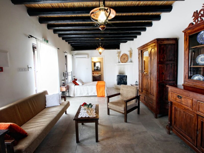 Leonidas Village Houses 29 - Room Example