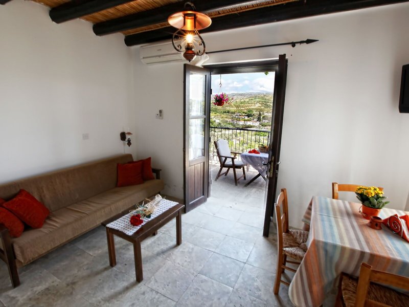 Leonidas Village Houses 32 - Room Example