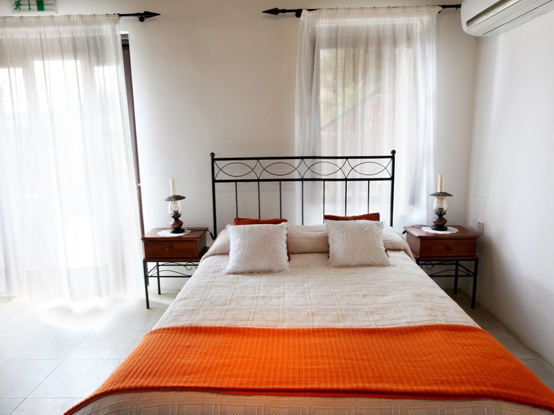 Leonidas Village Houses 33 - Room Example