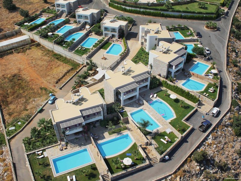 Royal Heights Resort 8