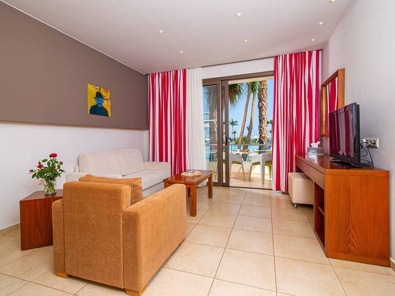 Royal Heights Resort 33