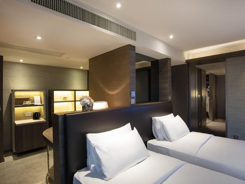 Royal Plaza 24