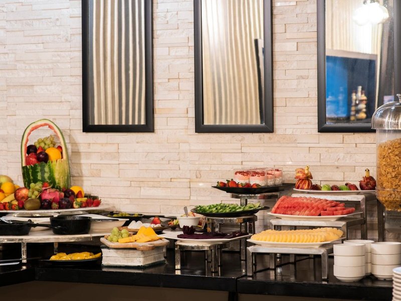 Grandeur Hotel 26