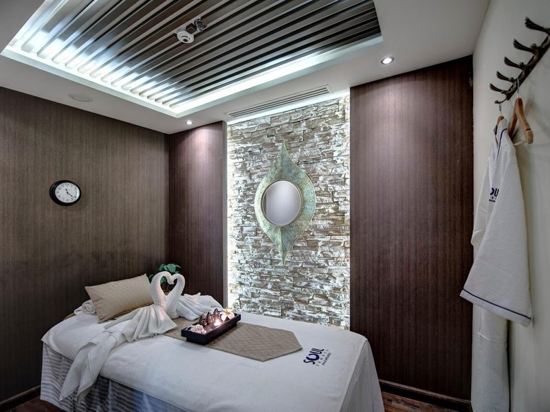 Grandeur Hotel 33