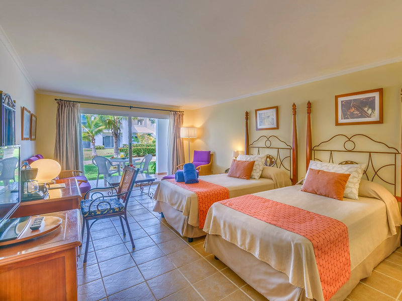 Memories Caribe Beach Resort 5