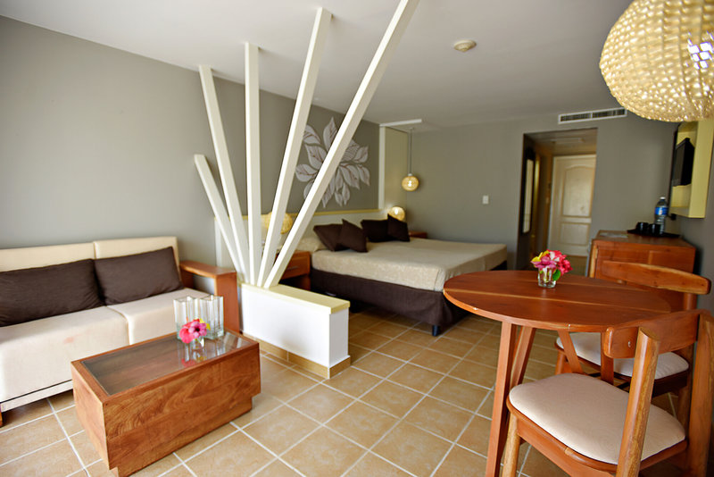 Memories Caribe Beach Resort 8