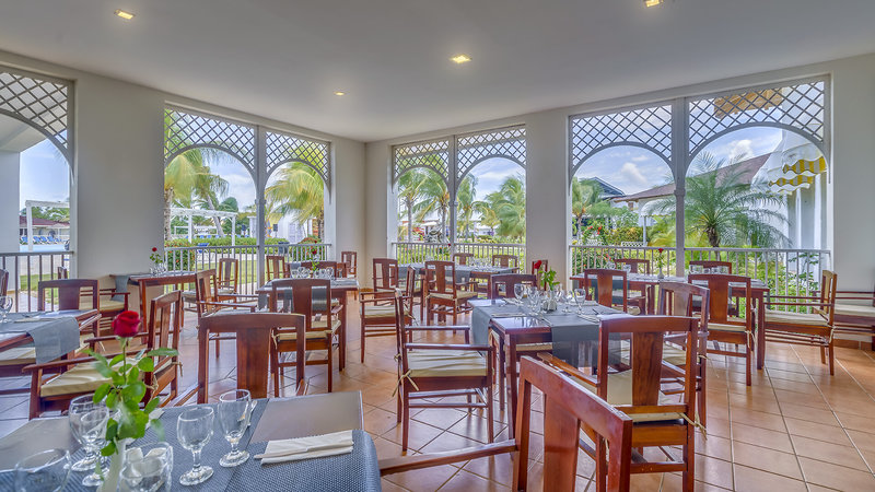 Memories Caribe Beach Resort 12