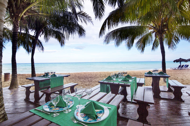 Memories Caribe Beach Resort 14