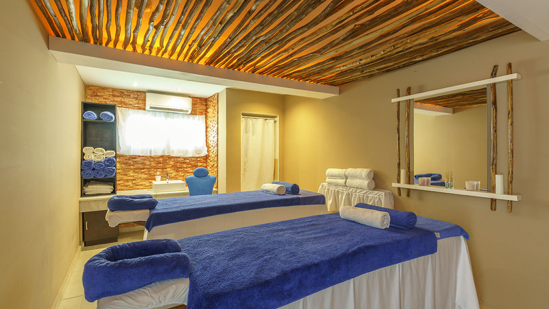 Memories Caribe Beach Resort 16