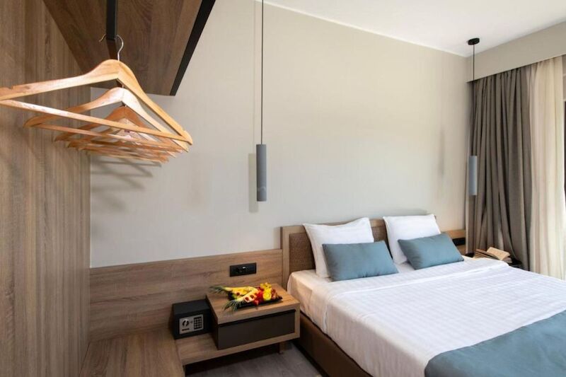 Mare Garden Hotel 8