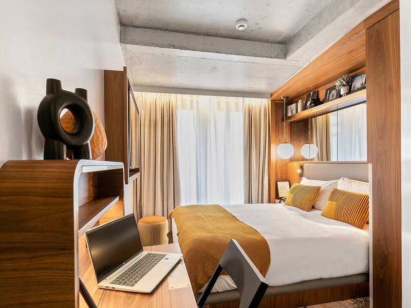Card Hotel 4