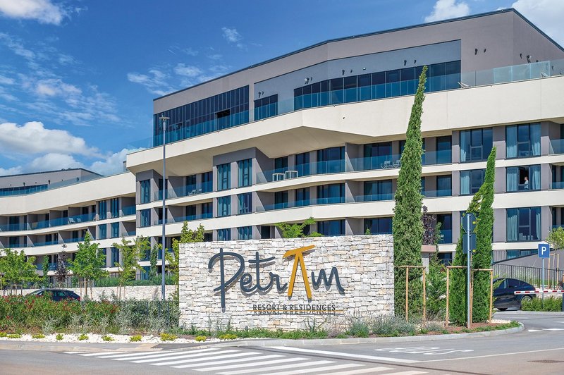 Petram Resort & Residences 10