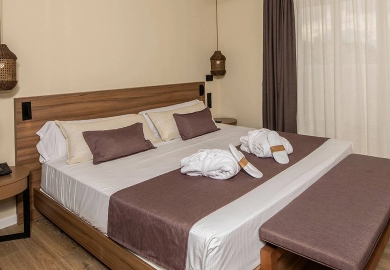 Eques Petit Resort 30