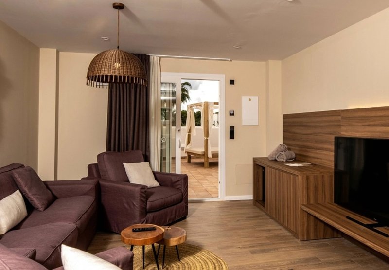 Eques Petit Resort 32
