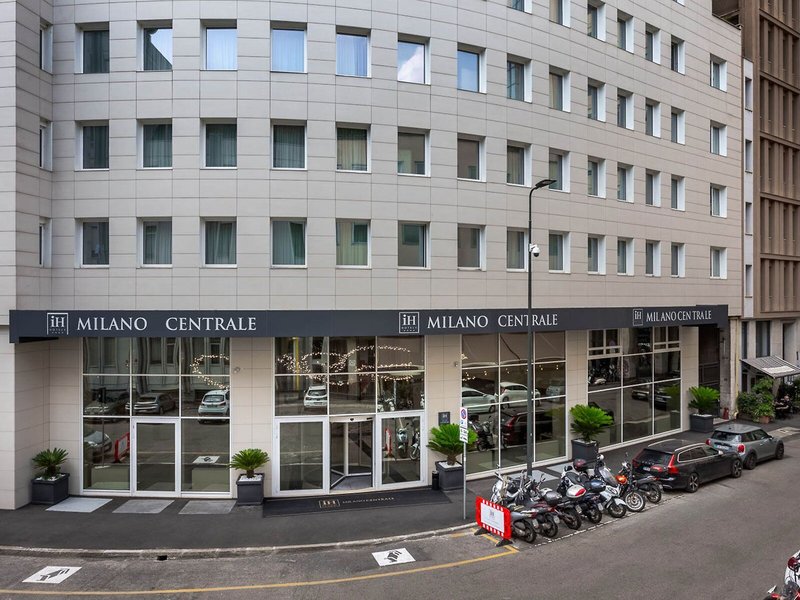 IH Hotels Milano Central 1