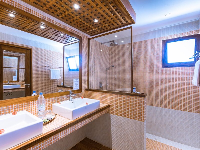 Royal Horizons Baobab 20