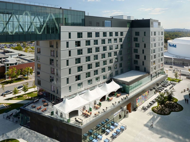 Courtyard By Marriott Montreal Laval 2