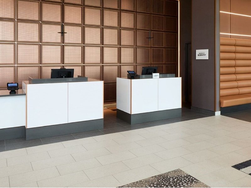 Courtyard By Marriott Montreal Laval 4