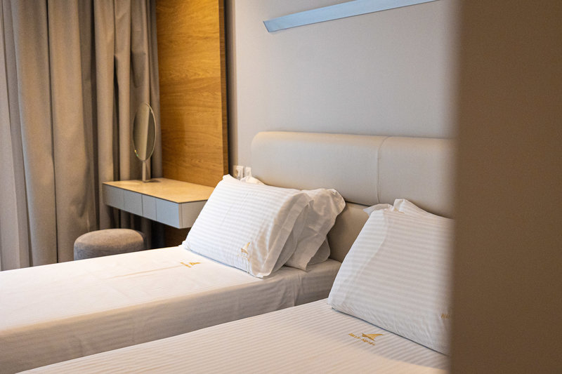 Navy Hotel 13