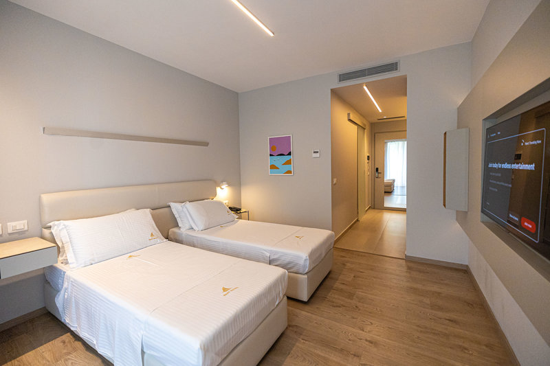 Navy Hotel 17