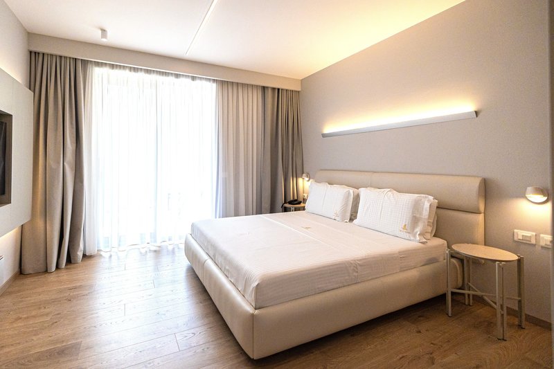 Navy Hotel 19