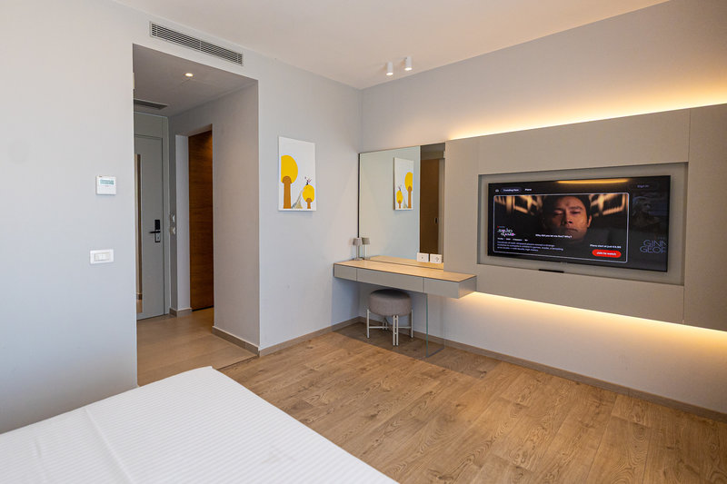 Navy Hotel 20
