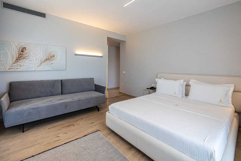 Navy Hotel 30