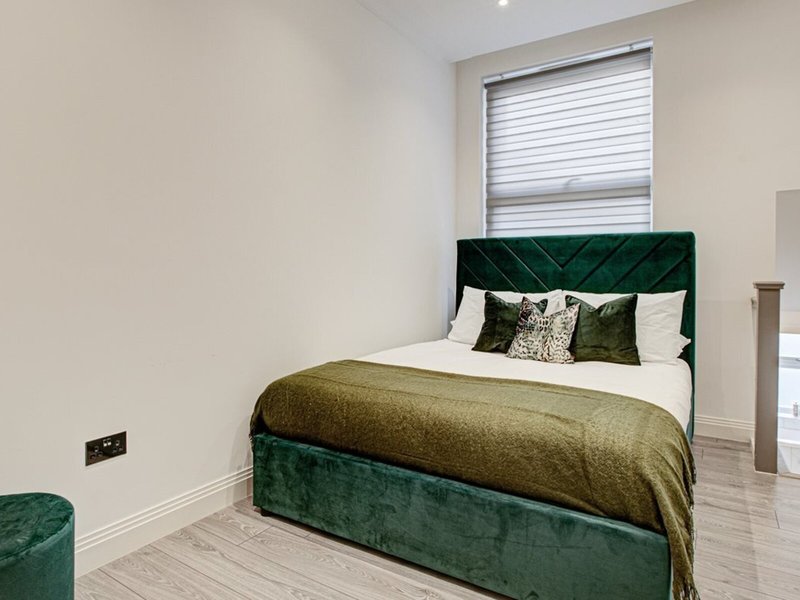 Hybrid Resi - Fulham 18