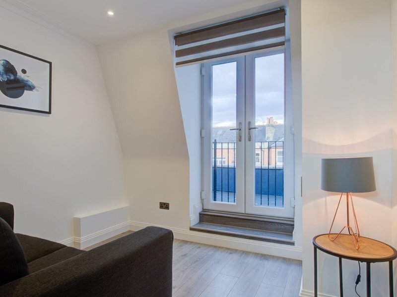 Hybrid Resi - Fulham 21