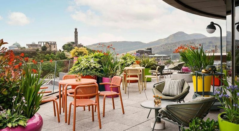W Edinburgh 2 - Terrace
