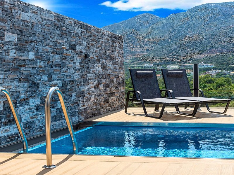 Aelia Suites 12