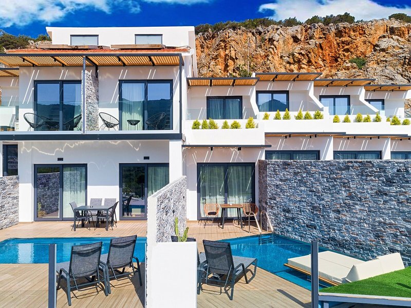 Aelia Suites 13