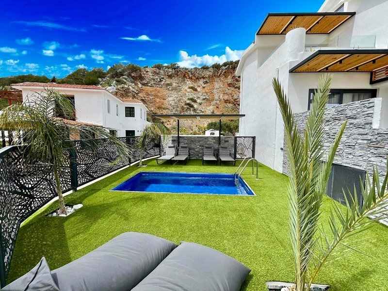 Aelia Suites 14